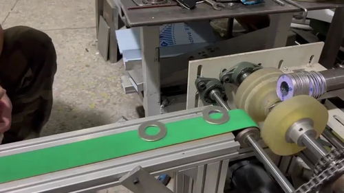 疊蓋機自動化設(shè)備 提升生產(chǎn)效率的先進機械設(shè)備